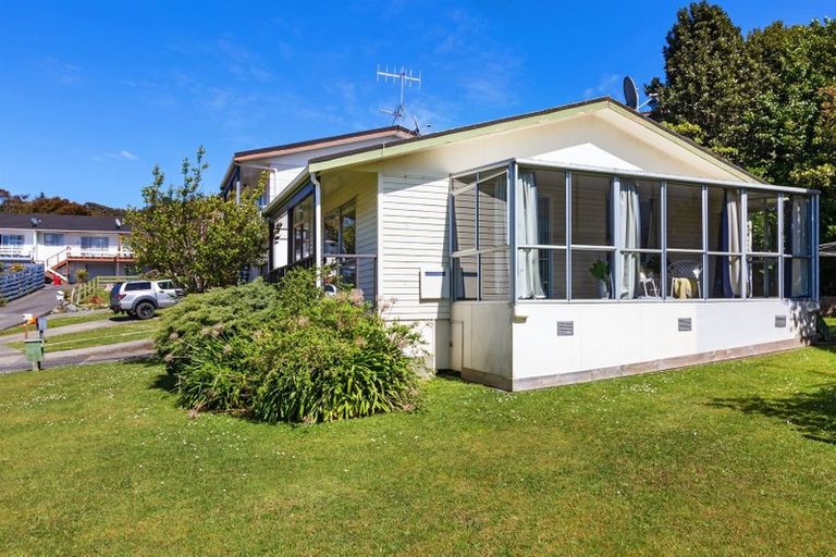 Photo of property in 5 Halyard Place, Whitby, Porirua, 5024