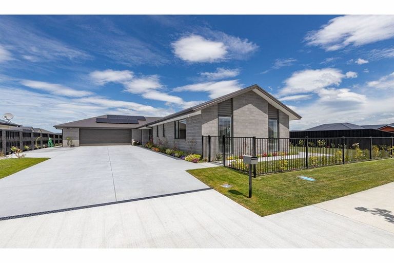 Photo of property in 3 Mccahon Drive, Rangiora, 7400