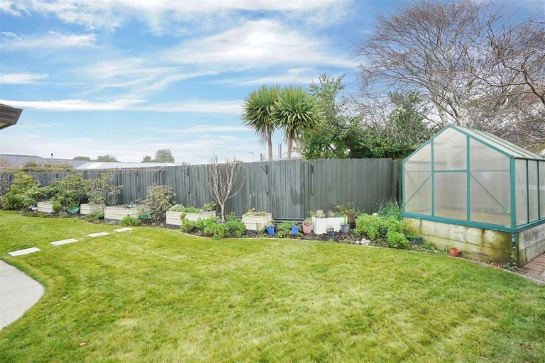 Photo of property in 7 Fieldmoor Place, Parklands, Christchurch, 8083