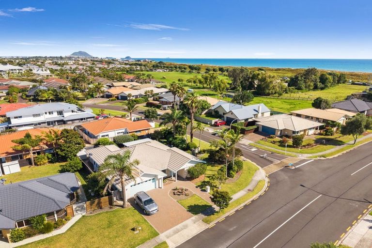 Photo of property in 12 Sandhurst Drive, Papamoa Beach, Papamoa, 3118