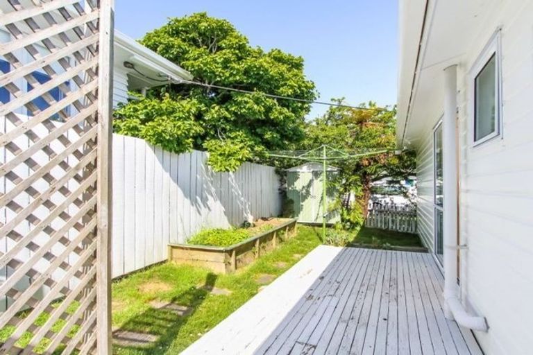 Photo of property in 15 Adriatic Avenue, Henderson, Auckland, 0612