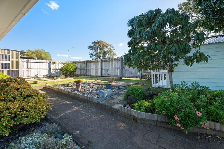 Photo of property in 1/3 Tyrian Close, Half Moon Bay, Auckland, 2012