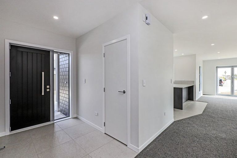Photo of property in 6 George Yee Place, Taradale, 4112