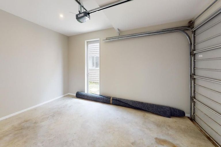 Photo of property in 352 Queens Drive, Lyall Bay, Wellington, 6022