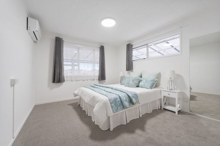 Photo of property in 92 Gallony Avenue, Massey, Auckland, 0614