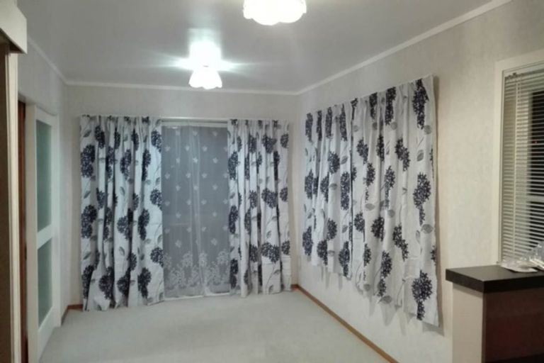 Photo of property in 41 Miltonia Avenue, Te Atatu South, Auckland, 0610