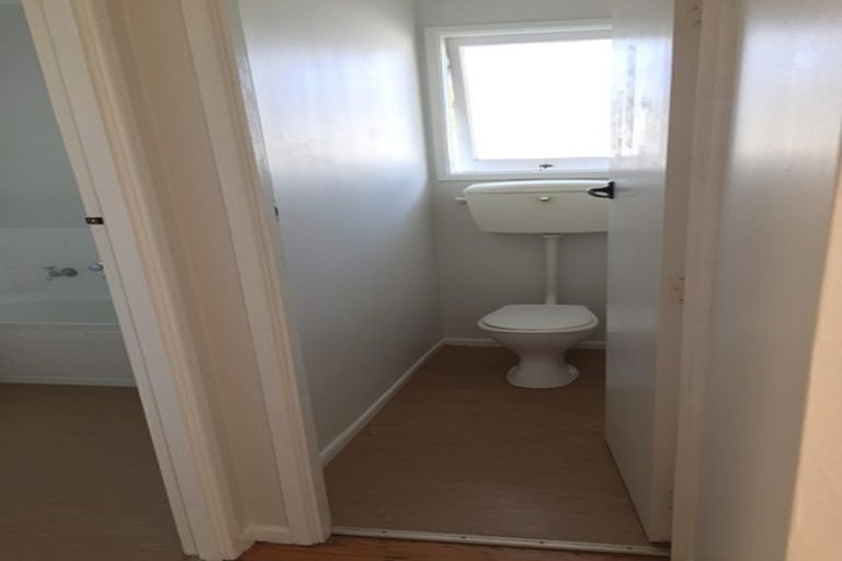 Photo of property in 44 Gossamer Drive, Pakuranga Heights, Auckland, 2010