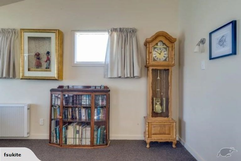 Photo of property in 27 View Road, Houghton Bay, Wellington, 6023