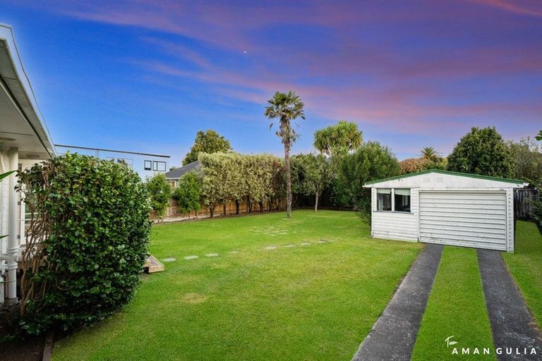 Photo of property in 18 Durham Street, Te Atatu Peninsula, Auckland, 0610