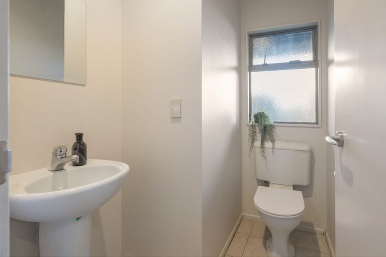 Photo of property in 1/23 Lake Road, Northcote, Auckland, 0627