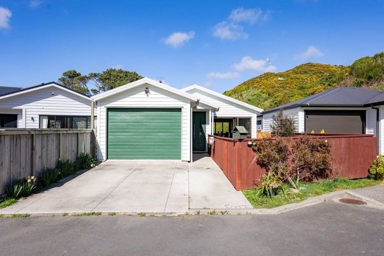 Photo of property in 77 Erlestoke Crescent, Churton Park, Wellington, 6037