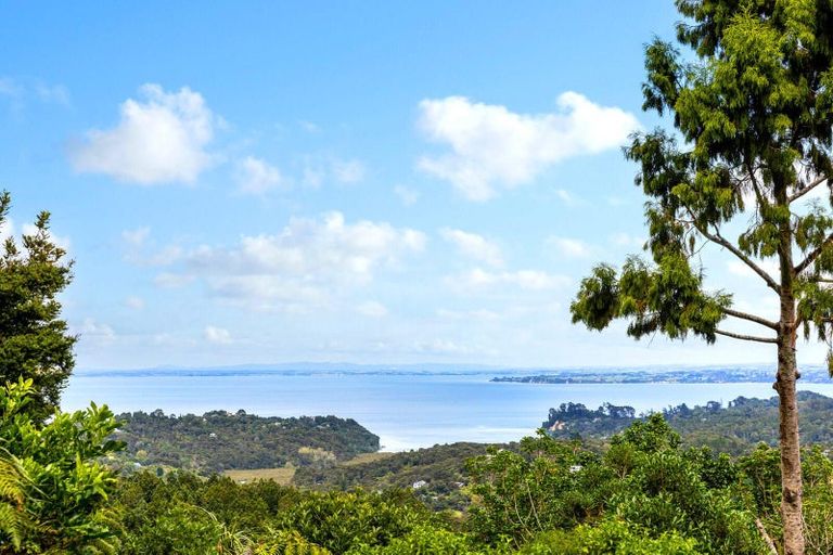 Photo of property in 114 Scenic Drive, Titirangi, Auckland, 0604