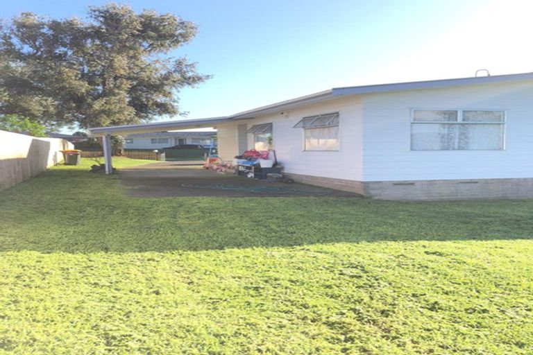Photo of property in 47 Staverton Crescent, Mangere, Auckland, 2022
