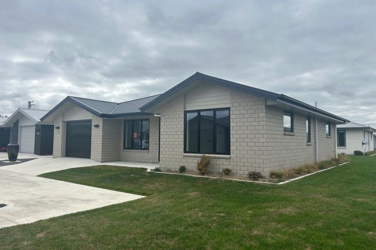 Photo of property in Woodlands Villas, 17a Sherwill Street East, Feilding, 4702