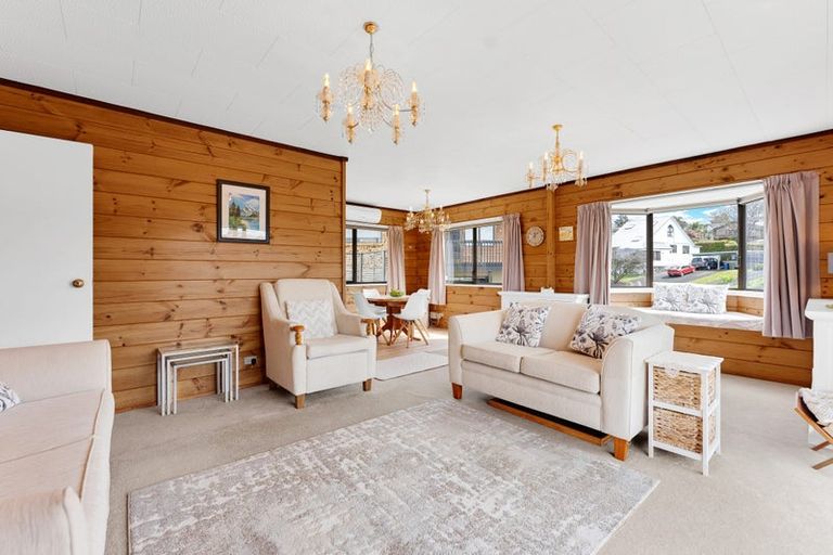 Photo of property in 69 Spence Road, Henderson, Auckland, 0612