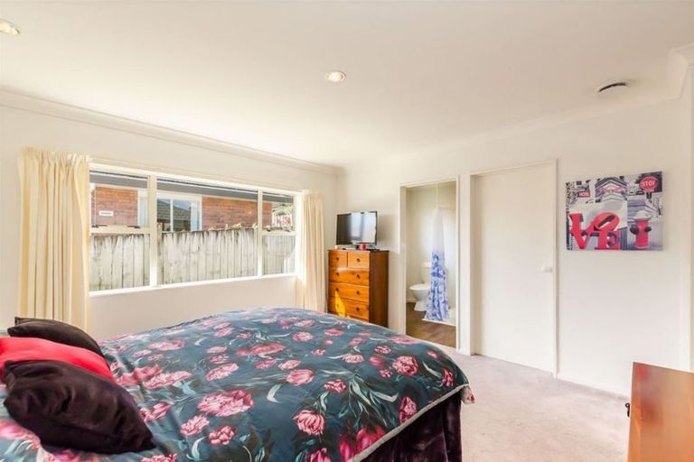 Photo of property in 19 Balmerino Grove, Waikanae, 5036