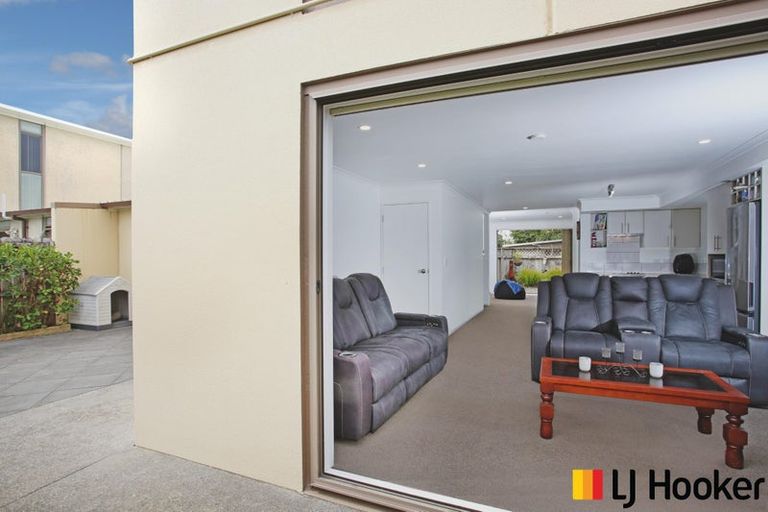 Photo of property in 12 Merlot Lane, Pukekohe, 2120