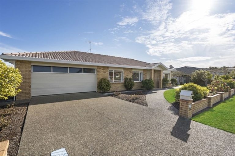 Photo of property in 156 Lakeside Drive, Orewa, 0931