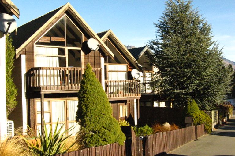 Photo of property in 2/5 Sydney Street, Queenstown, 9300