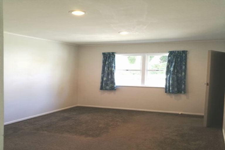 Photo of property in 2/3 Bruce Road, Glenfield, Auckland, 0629