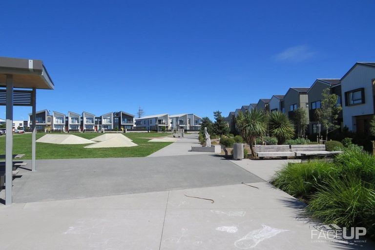 Photo of property in 32 Sidney Wallingford Way, Hobsonville, Auckland, 0616