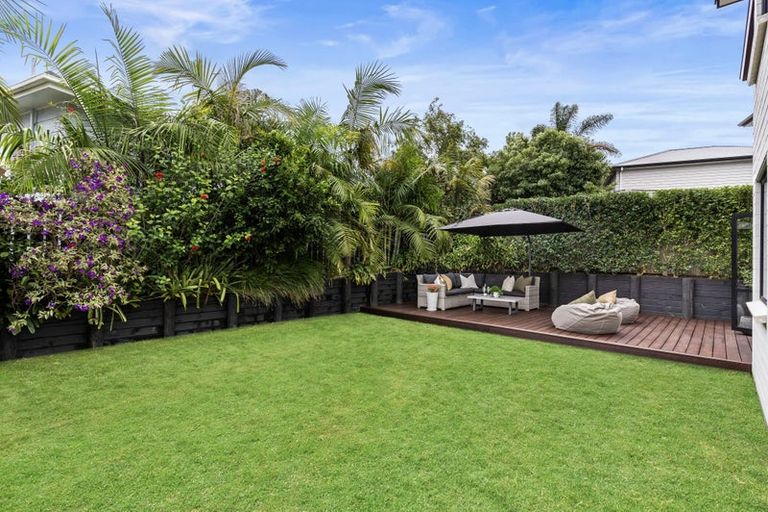 Photo of property in 71a Neil Avenue, Te Atatu Peninsula, Auckland, 0610