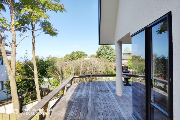 Photo of property in 10 Forsythe Place, Massey, Auckland, 0614