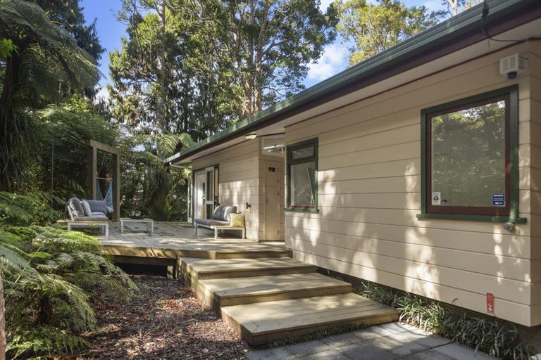 Photo of property in 1 Ngaio Road, Titirangi, Auckland, 0604