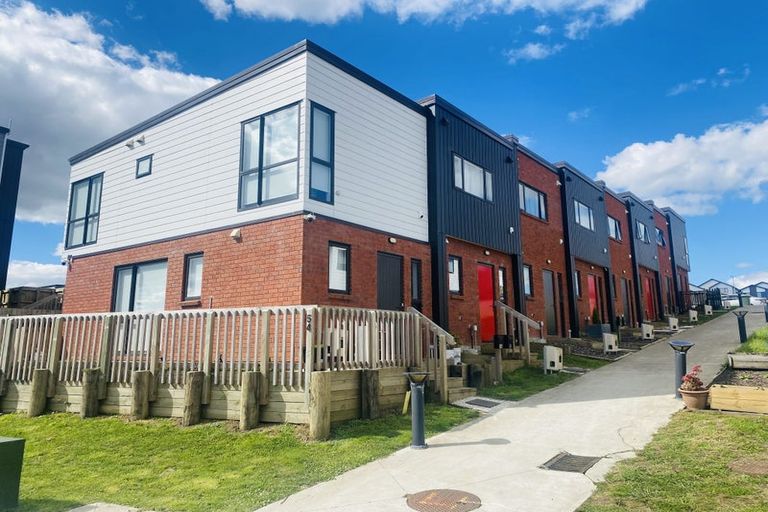 Photo of property in 2 Creekside Way, Flat Bush, Auckland, 2019