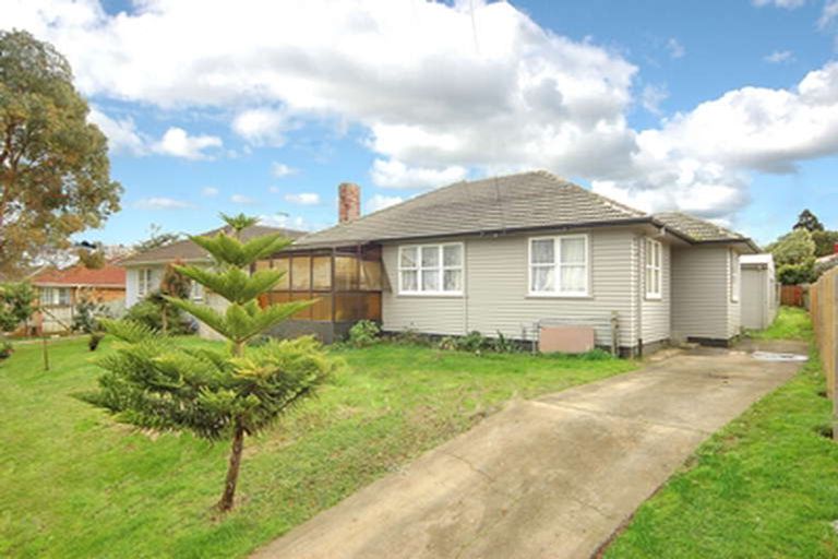 Photo of property in 42 Plumley Crescent, Mangere, Auckland, 2022