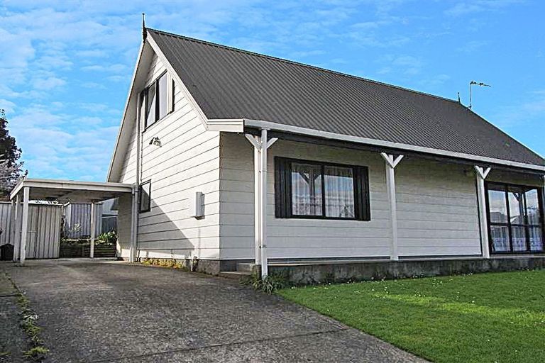 Photo of property in 45 Rhodes Drive, Kelvin Grove, Palmerston North, 4414