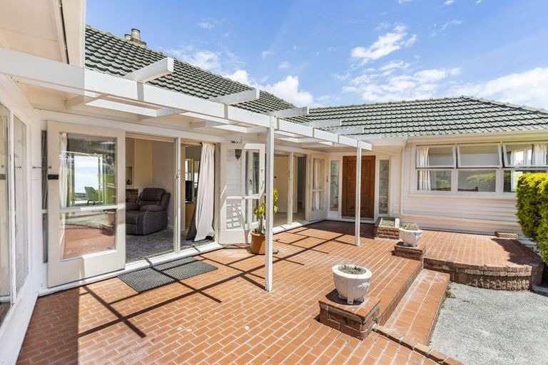 Photo of property in 2/26 Tizard Road, Birkenhead, Auckland, 0626