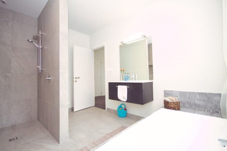 Photo of property in 2b Kaniera Terrace, Cambridge, 3434