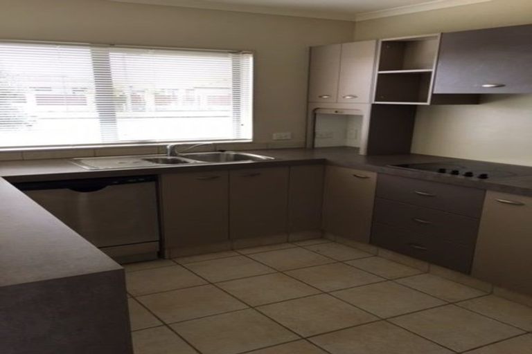 Photo of property in 98 Guildford Drive, Paraparaumu Beach, Paraparaumu, 5032