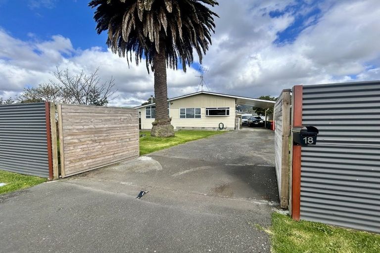 Photo of property in 18 Arawhata Road, Paraparaumu, 5032