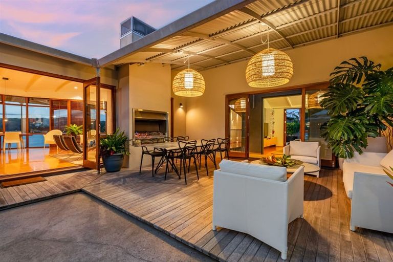 Photo of property in 360 Paremata Road, Whitby, Porirua, 5381