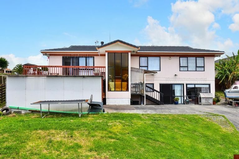 Photo of property in 11 Melia Grove, Goodwood Heights, Auckland, 2105