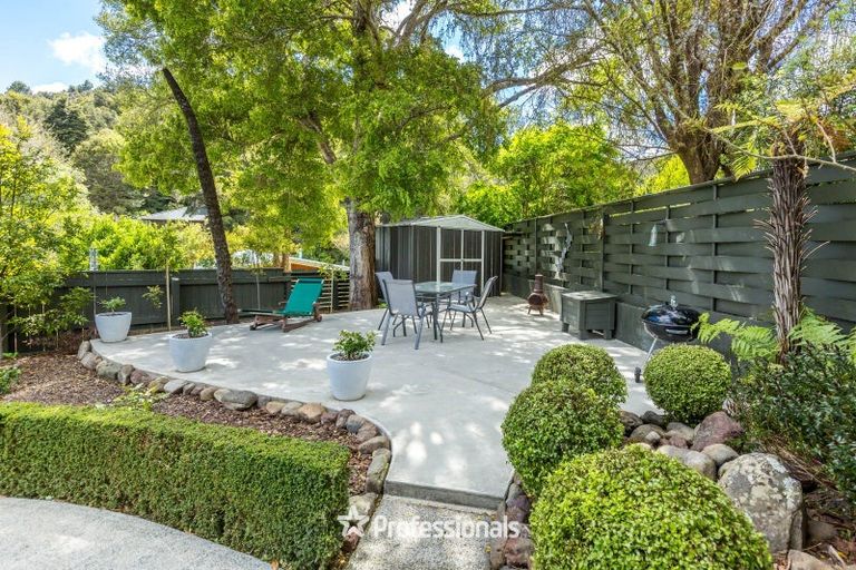 Photo of property in 6 Fendalton Crescent, Pinehaven, Upper Hutt, 5019