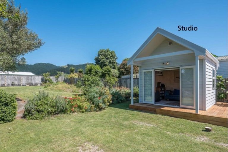 Photo of property in 6 Horomona Road, Paekakariki, 5034