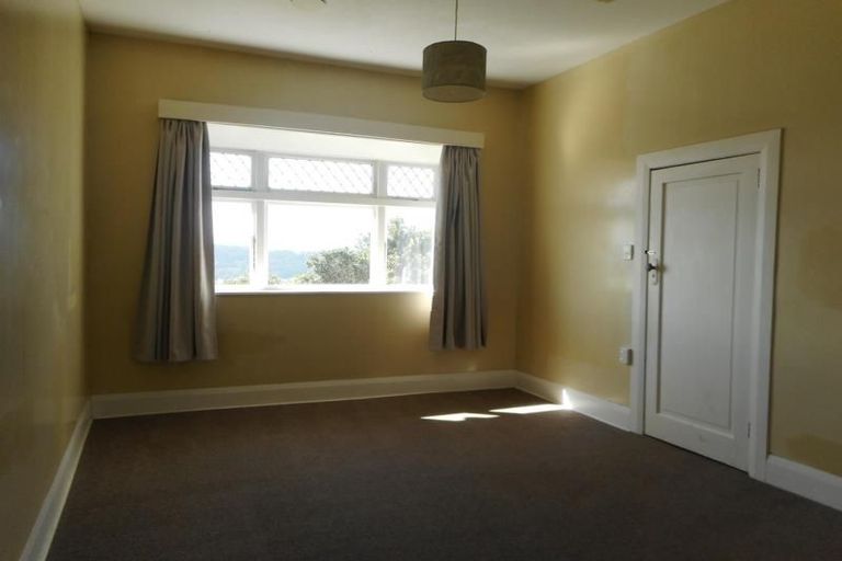 Photo of property in 82 Kelburn Parade, Kelburn, Wellington, 6012