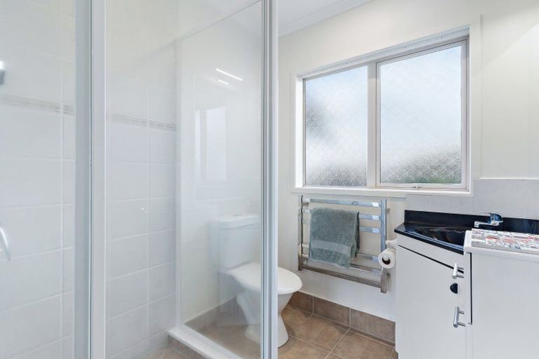 Photo of property in 6 Harobed Place, Weymouth, Auckland, 2103