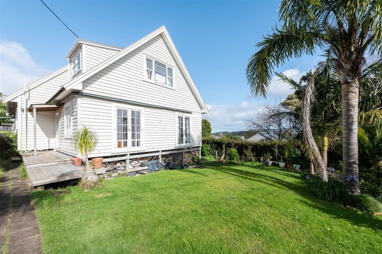 Photo of property in 10 Grendon Road, Titirangi, Auckland, 0604
