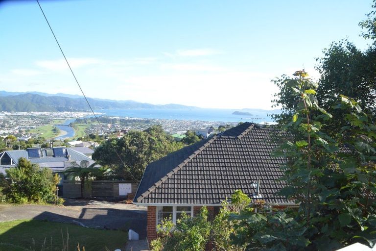 Photo of property in 5 Poto Road, Normandale, Lower Hutt, 5010