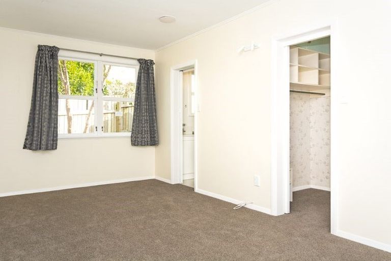 Photo of property in 38 Lyndfield Lane, Newlands, Wellington, 6037