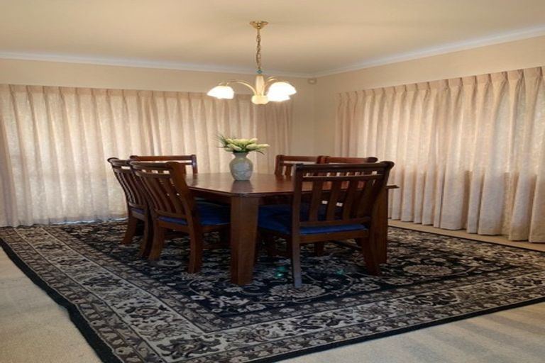 Photo of property in 5 Heyington Way, East Tamaki Heights, Auckland, 2016