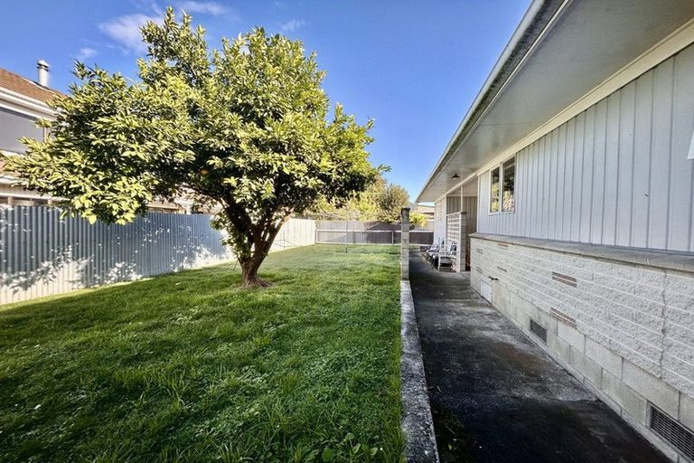 Photo of property in 24 Kent Terrace, Taradale, Napier, 4112