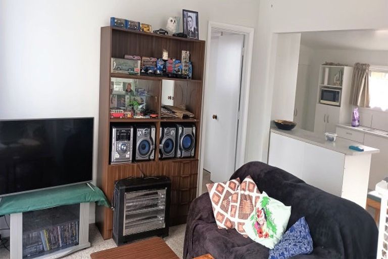 Photo of property in 13 Pakington Street, Westport, 7825