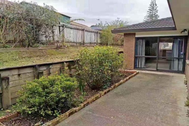 Photo of property in 19 Shah Place, Glen Eden, Auckland, 0602