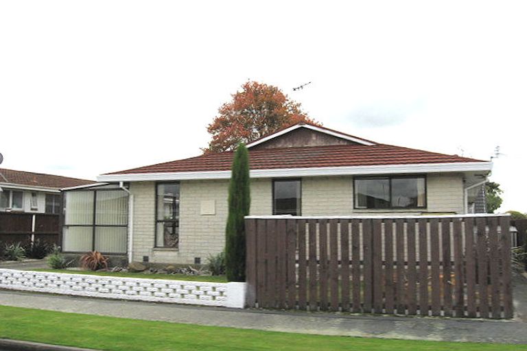 Photo of property in 17 Apollo Place, Papanui, Christchurch, 8052