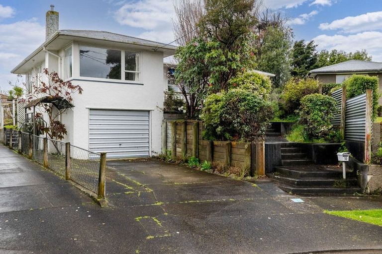 Photo of property in 10 Stoke Place, Awapuni, Palmerston North, 4412